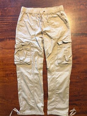 YMI Light Khaki Mid Rise All Day Cargo Pants Women’s Size Medium